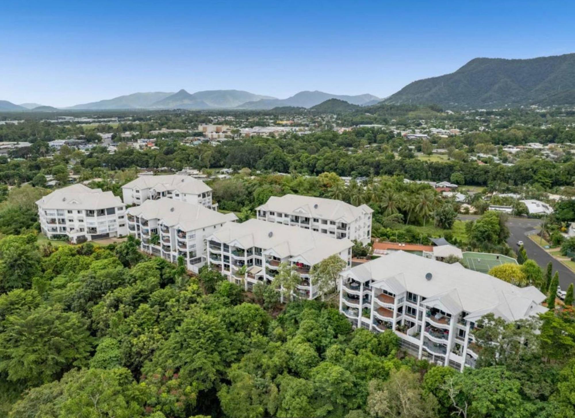 2-Bed With Amenities & Mountain Views By The Beach Apartment East Trinity Exterior photo