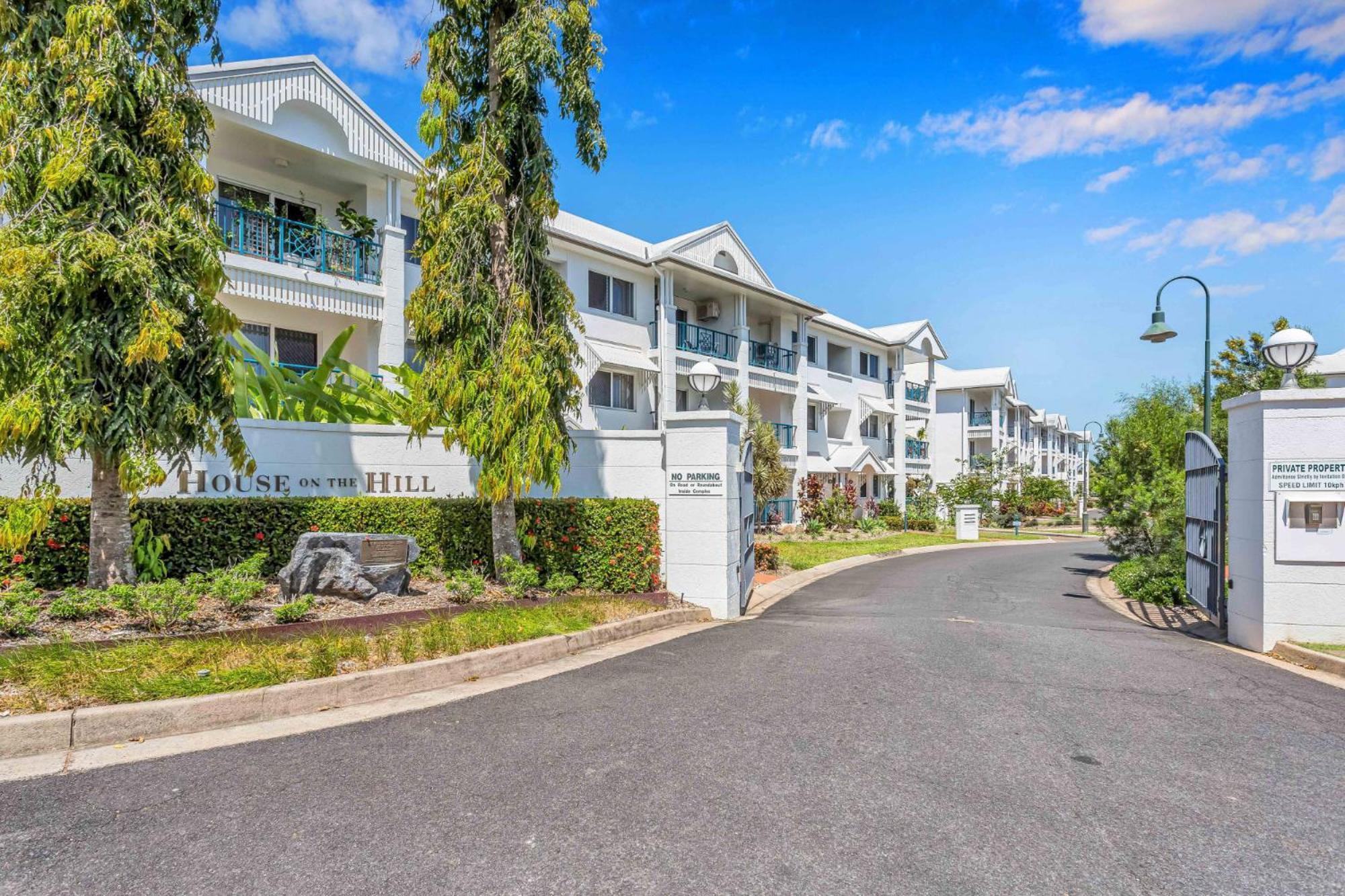 2-Bed With Amenities & Mountain Views By The Beach Apartment East Trinity Exterior photo